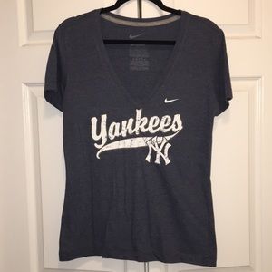 NWT Nike NY Yankees V-Neck T-Shirt Size Large